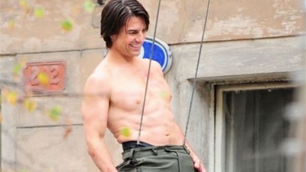 Mission Impossible 4: Tom Cruise vola sopra i tetti di Praga – prime foto dal set