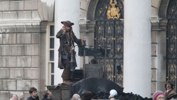 Johnny Depp sul set di Pirates of the Caribbean: On Stranger Tides al Royal Naval College di Greenwich