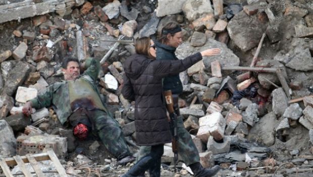 Angelina Jolie sul set del suo primo film da regista a Budapest – le foto