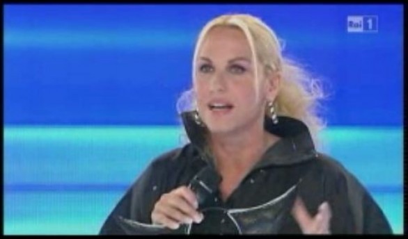 Antonella Clerici fa Lady Gaga a Ti lascio una canzone – 6 ottobre 2010
