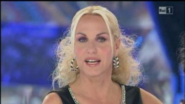 Ti lascio una canzone 4 – Nona puntata del 3 novembre 2010 con Alessandra Amoroso, Fabrizio Frizzi e Christiane Filangeri