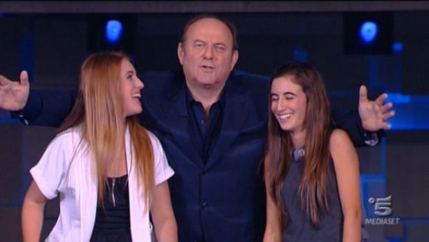 Io canto – L’ottava puntata del 5 novembre 2010 con Laura Esquivel. Per la giuria vince Luana Chiaradia, il pubblico vota “Una ragione di più” cantata da Benedetta Caretta