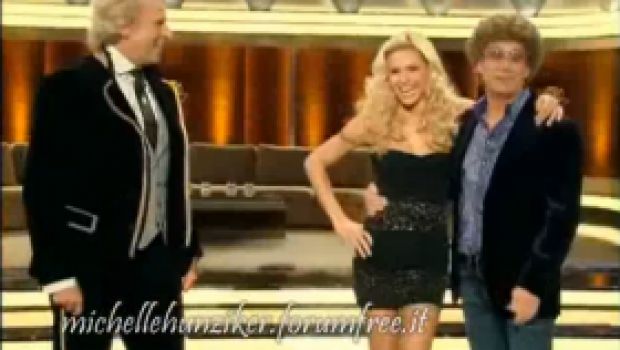 Michelle Hunziker fa flop con Scommettiamo che? (e polemiche per una gonna troppo corta). VIDEO