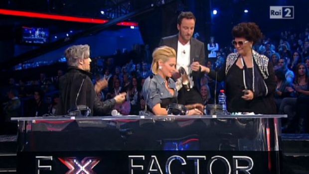 X Factor 4 – l’undicesima puntata di martedì 9 novembre 2010. Morgan Vs Elio, Ventura bacchetta Facchinetti, Mori Vs Ruggeri. Eliminato finalmente Stefano Filipponi