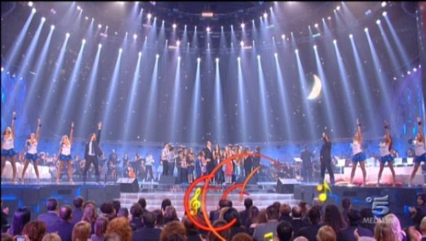 Io Canto – la nona puntata del 12 novembre 2010, con Cesare Cremonini, Lola Ponce e Kyle Lowder. Le semifinali e le finali in onda il sabato sera. La giuria premia Alessandro Casillo, per il pubblico vince Benedetta Caretta con “Eye in The Sky”