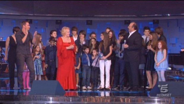Ascolti Tv Venerdì 12 novembre 2010: Io Canto supera I Migliori anni, Quarto Grado ancora a 3,3 mln, Criminal minds a 3, Bignardi al 5,17%. Chiambretti con Pamela Anderson al 17%