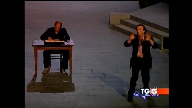 Il TG5 spara sulla Rai per gli attacchi a Berlusconi