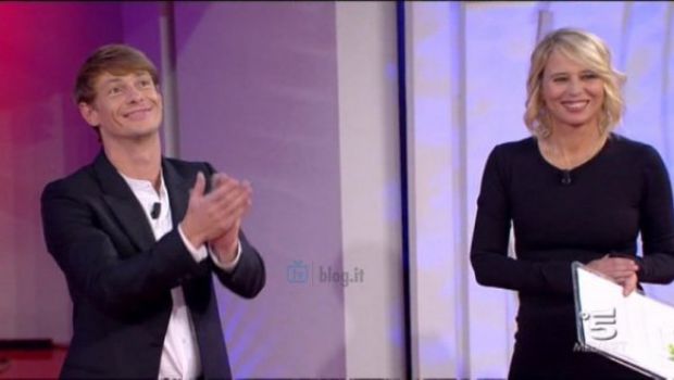 Ascolti Tv Sabato 13 novembre 2010: C’è Posta per Te vince ancora con 5,7 mln, Amici a 3,5. Don Matteo al 15%