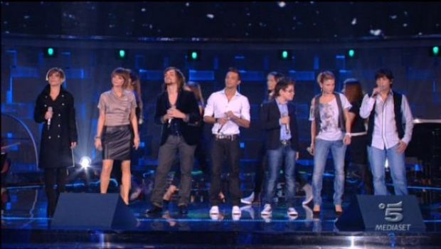 Io canto, la decima puntata del 19 novembre con Francesco Renga e i talenti di Amici. La giuria premia Enrico Nadai, il pubblico vota “Hurt” cantata da Benedetta Caretta