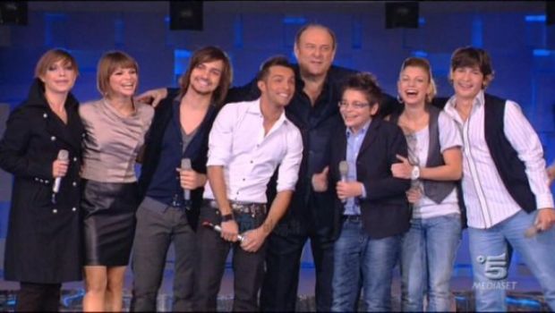 Ascolti Tv Venerdì 19 novembre 2010: I Migliori Anni supera Io canto con 4,5 mln. Quarto Grado sul caso Scazzi a quasi 4 (16,95%), d’Urso a 3,1 mln (27%)