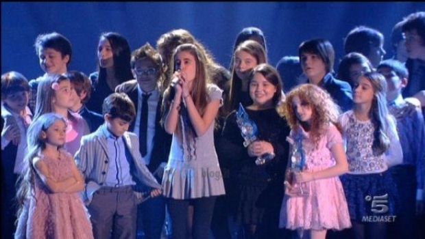 Ascolti Tv Sabato 27 novembre 2010: Io canto vince con 4,8 mln (22,01%), Don Matteo a 4. Amici sfiora i 4 mln (23,53%)