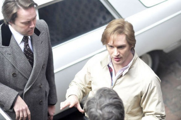 Tom Hardy fotografato sul set di Tinker, Tailor, Soldier, Spy
