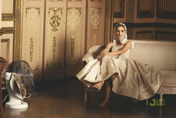 Natalie Portman bellissima su Vogue e nel nuovo poster di Black Swan