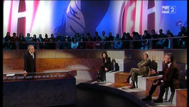 Ascolti Tv Giovedì 2 dicembre 2010: Annozero vince con 5 mln (20,90%), Peter Pan in replica a 4,6 mln (17,84%), Don Matteo 7 al 17% di media. La5 ancora boom con Una settimana da Dio