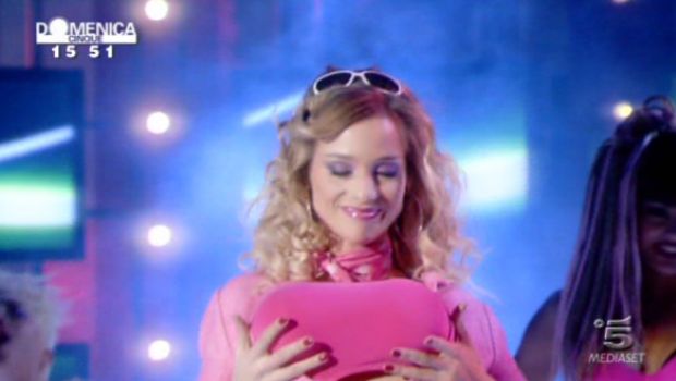 A Domenica Cinque Nora Mogalle diventa una Stupid Girl