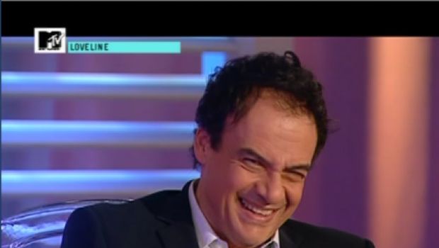 Loveline cult: un ragazzo al telefono vuole sapere i gusti del sessuologo. Era uno scherzo?