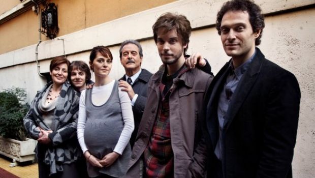 Ascolti Tv Lunedì 13 dicembre 2010: Le cose che restano con 5 mln (18,80%) supera in v.a. il Grande Fratello 11 che vince in sovrapposizione e in share (21,82%)