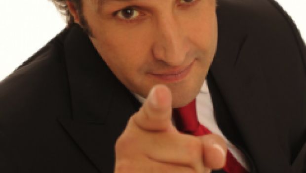 Flavio Insinna studia per la Corrida (dopo il no a Cesaroni e cinepanettoni)