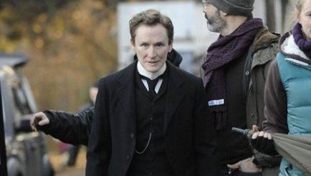 Ecco Glenn Close in abiti maschili sul set di Albert Nobbs