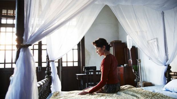 The Lady – prime foto del film di Luc Besson con Michelle Yeoh nei panni di Aung San Suu Kyi