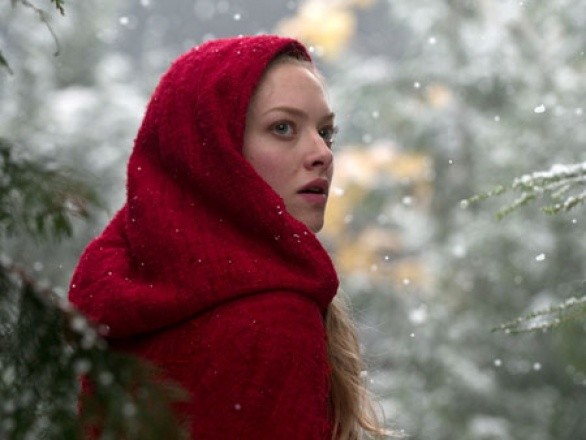 Red Riding Hood: prime foto ufficiali per il Cappuccetto Rosso di Catherine Hardwicke