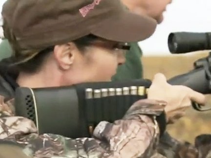 Sarah Palin, nel suo reality SPAlaska ammazza un caribou ma lo share non la premia