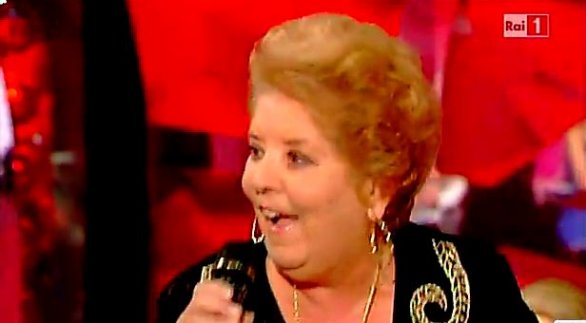 Wilma De Angelis canta Dimmi di sì da Paola Perego (Bad Romance cover). Il video
