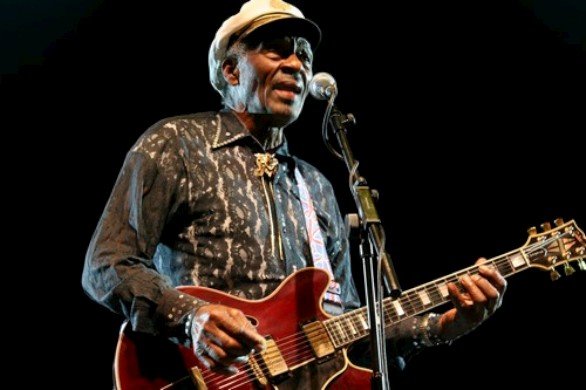 Chuck Berry sviene sul palco a Chicago