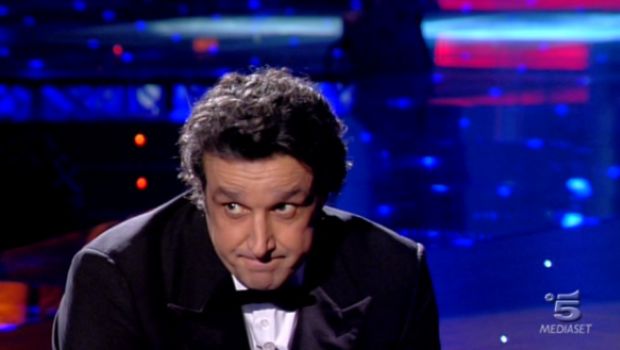 Il segreto del successo di Flavio Insinna: temere sempre “il pacco”