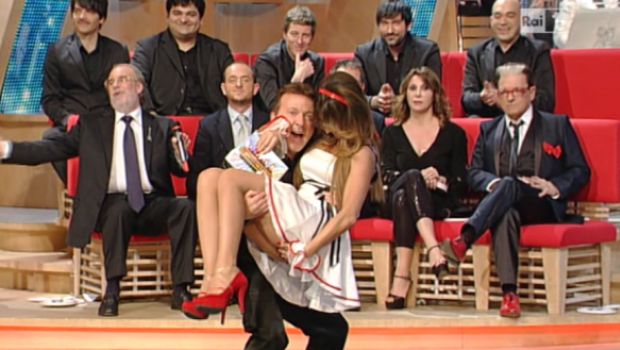 I Raccomandati disonorano RaiUno: Pupo si spupazza la valletta e deride il Principe
