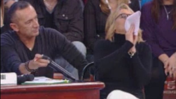 Amici 10, il 16esimo speciale di sabato 22 gennaio 2011. Assegnati i duetti di domani, la Celentano: “Viva i Blu!” (e litiga con Cannito)