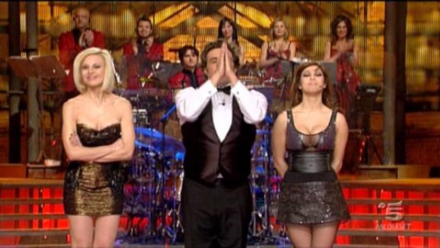 Ascolti Tv Sabato 22 gennaio 2011: vince ancora La Corrida con 5 mln, Frizzi e Giusti a 3,8. Amici cresce a 3,5 mln, Chiambretti Night leader in seconda serata con il 14,5%