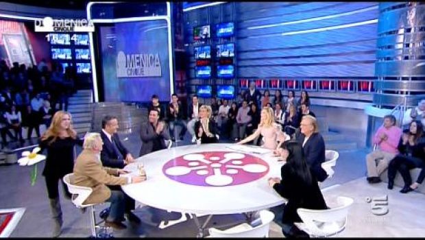 A Domenica Cinque gli anni ’80 con Carmen Russo, Ramona Dell’Abate e Maurizio Seymandi
