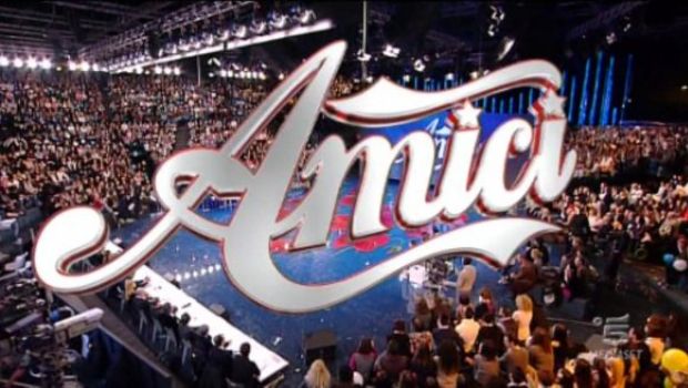 Amici 10 – Su TvBlog diretta del serale 30 gennaio 2011. Ospiti Vanoni, Bertè, Renga, Biondi. Vincono i Blu, eliminata Antonella
