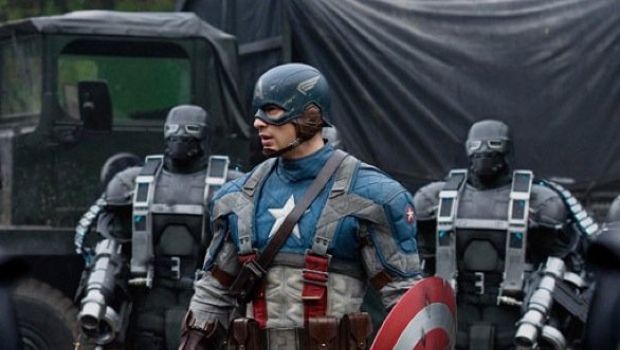 Chris Evans nel costume di Captain America – La prima foto