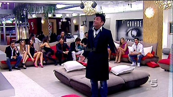 Ascolti Tv Lunedì 7 febbraio 2011: nuovo boom del Grande Fratello 11 con 5,7 mln (25%), cresce la Narcotici a 5,6 (20%). Striscia vola a 7,5 mln, L’Infedele al 7%, disastro per il Trasformista Barbareschi sotto il 3%
