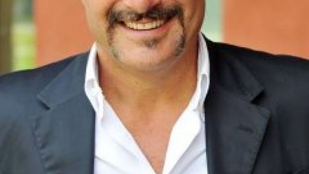 Me lo dicono tutti, su Raiuno da maggio con Pino Insegno