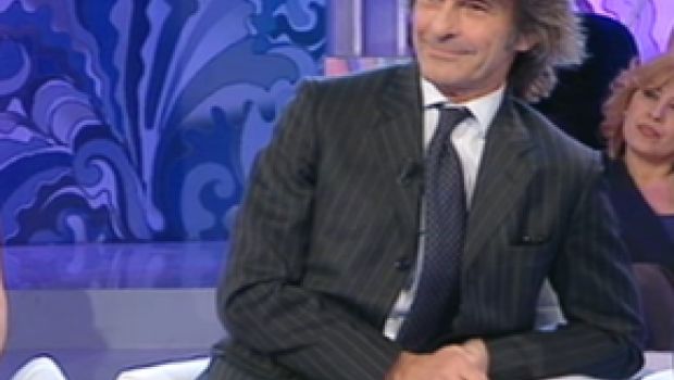 Sanremo 2011 per Roberto Alessi: “Ascensore guasto, Emma e Giusy di legno, Van De Sfroos scappato di casa”