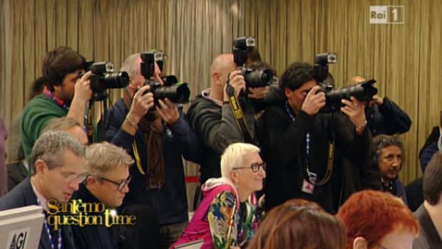 Sanremo 2011: gaffe sul televoto. Dirigente RaiTrade annuncia: “Vecchioni è primo”. Morandi se ne va infuriato. E… se fosse una mossa alza-share?