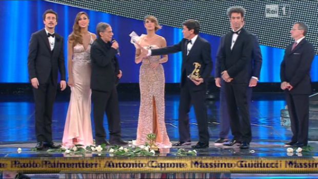 Ascolti Tv Sabato 19 febbraio 2011: Sanremo 2011 con il vincitore Roberto Vecchioni trionfa superando i 12 mln.  Amici tiene 3,4 mln (21%) superando Le Amiche del Sabato