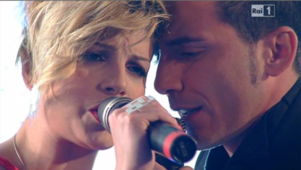 Sanremo 2011: Emma si inchina davanti a Vecchioni. E stasera con I Modà sarà ad Amici