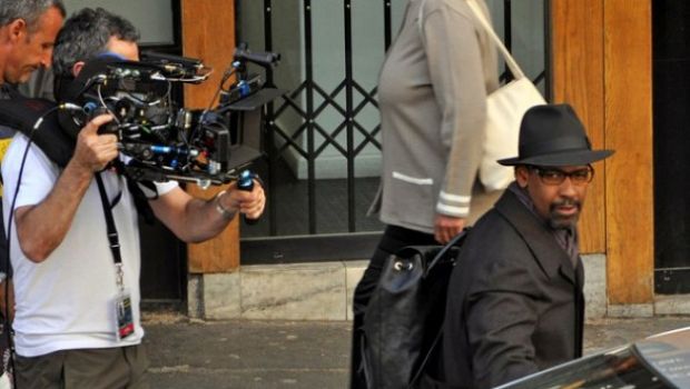 Denzel Washington, Ryan Reynolds e Nora Arnezeder fotografati sul set di Safe House