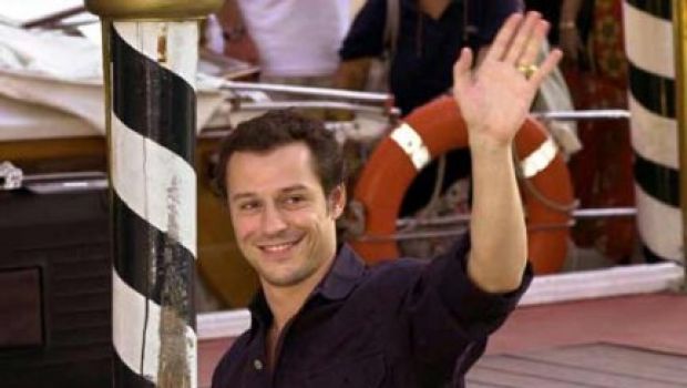 Stefano Accorsi diventa regista con il thriller Versus