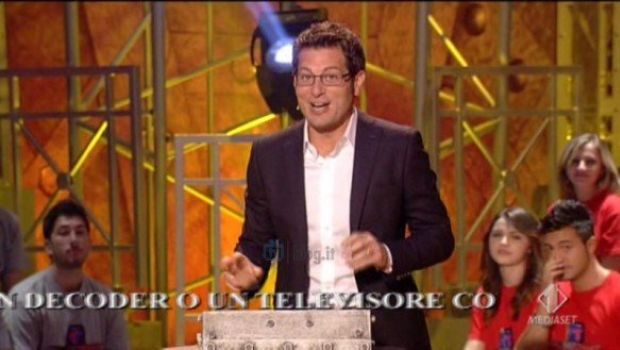 Trasformat il più originale al Fresh Tv around the world. Enrico Papi a TvBlog: “Reggiamo contro Striscia e Affari Tuoi. Interesse di Francia e Spagna per realizzare edizioni locali”
