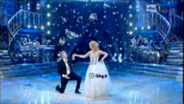 Ascolti Tv Sabato 26 marzo 2011: Ballando con le stelle vince con 5,2 mln (26%), La Corrida risale a 4,2 (21%) senza calcio di Serie A. La striscia dell’Isola al 10% come TOTP