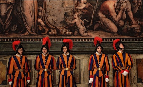Habemus Papam di Nanni Moretti: full trailer, gallery fotografica e brano inedito della colonna sonora