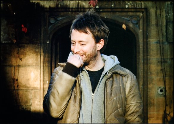 Radiohead, parla Jonny Greenwood: “Sì, siamo al lavoro”. Intanto Thom Yorke collabora con Doom e si diverte a mettere i dischi