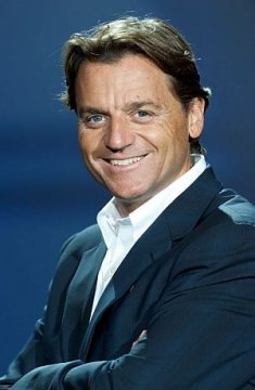 Alessio Vinci senza freni: “Farei Top Gear per dire tutto quello che penso. Guardo Report, Sky e il TgLa7”
