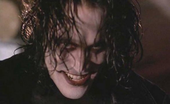 Il remake de Il Corvo si farà e lo dirigerà Juan Carlos Fresnadillo