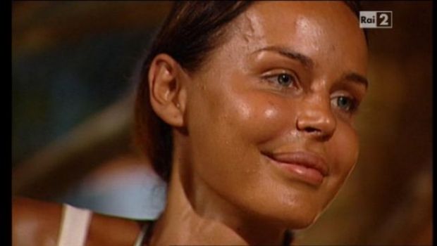Nina Moric eliminata all’Isola dei Famosi 2011
